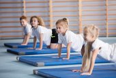 Infektionsquelle Kindergarten Fitnessstudio Mensch zu Mensch T. tonsurans, T. soudanense oder T. violaceum